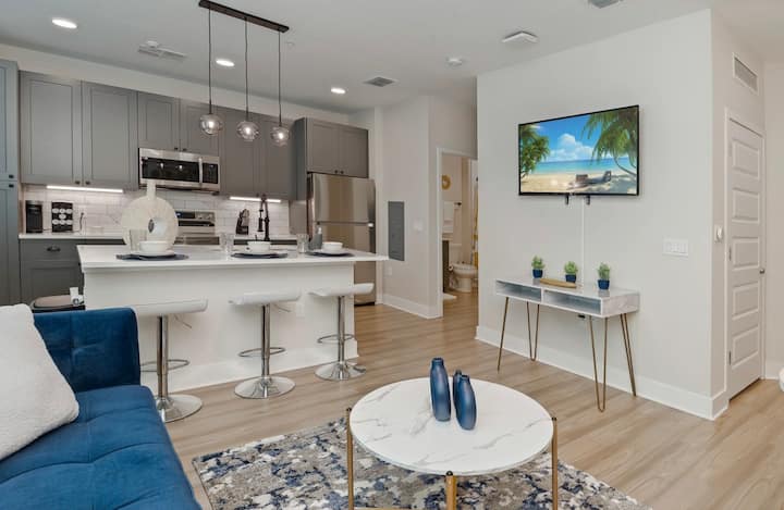 Luxury Studio Apartment 20 Mins From Disney - Ocoee, FL