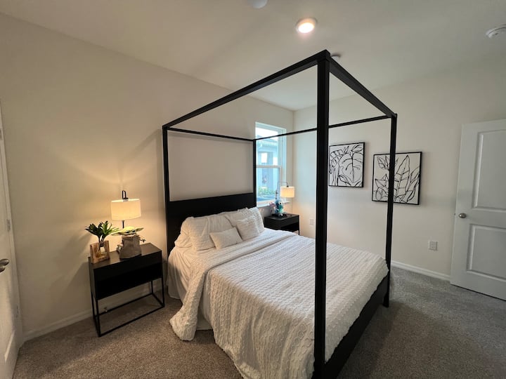 Cozy Private Room 1 Queen Bed - Kissimmee, FL