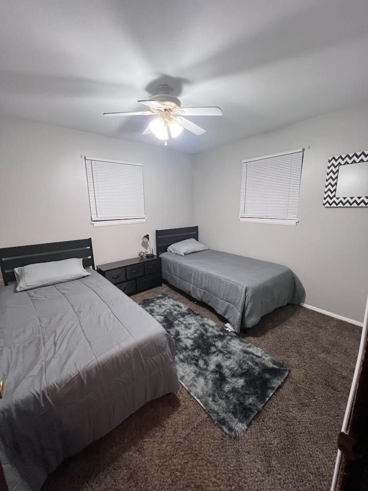 2 Bedroom Duplex - Saginaw, MI