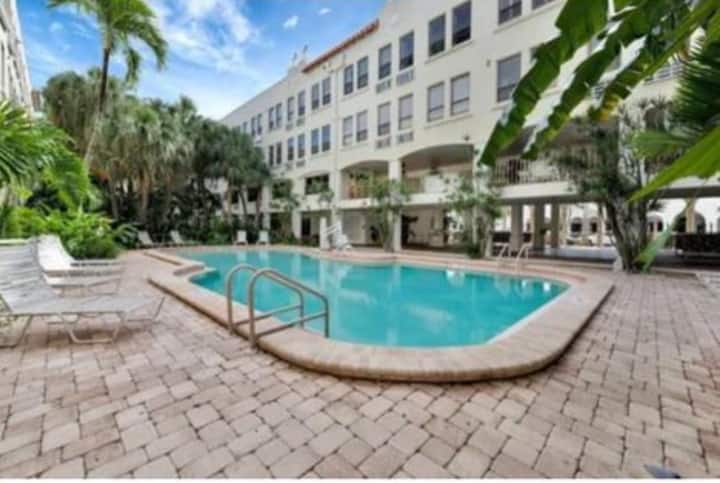 Palm Beach Condo-hotel Apartment - Palm Beach, FL
