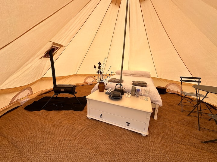 Bell Tent + Hot Tub/sauna - Buckinghamshire