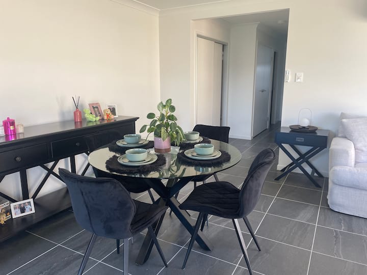 Spacious 1 Bed Home - 45 Min To Gc/30 Min To Bne - Logan City
