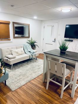 Lake Quinsigamond, MA airbnb, hotels and vacation rentals