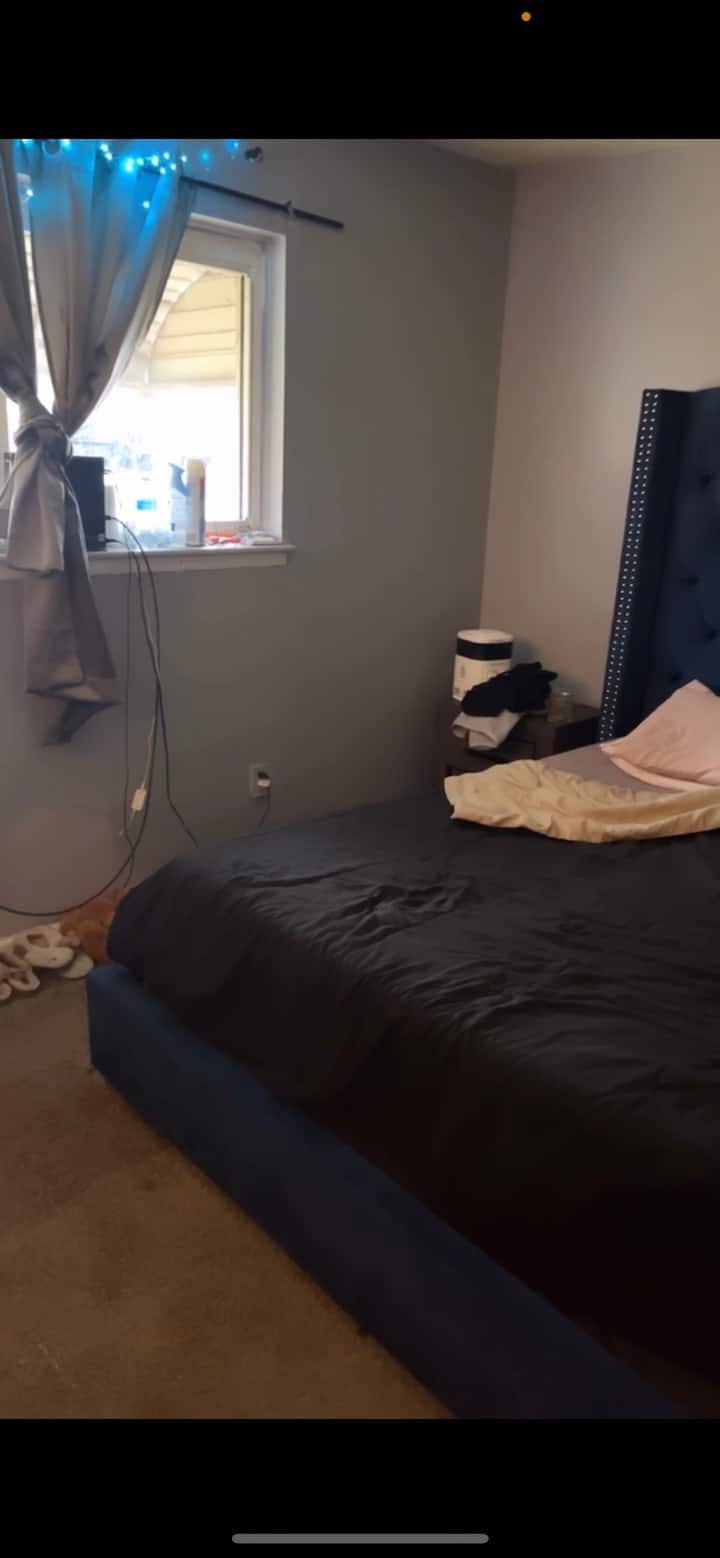Small Room In Detroit! - Dearborn