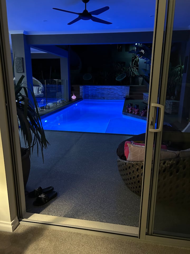 Luxury Poolside Guest Suite - 曼杜拉