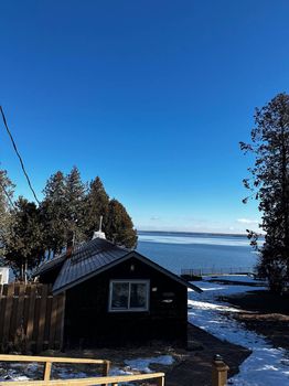 Looking for cabins near Plattsburgh, NY? Visit cozycozy!