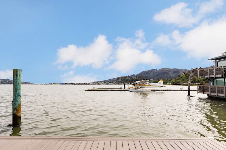 Stylish Houseboat, Stellar Views In Best Location - Sausalito, CA