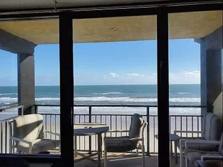 Balcony Ocean Front
Daytona Beach Hawaiian Inn. - Daytona Beach, FL