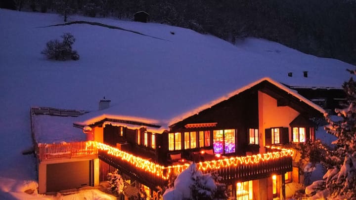 Beautiful, Spacious Traditional Swiss Chalet - Klosters-Serneus