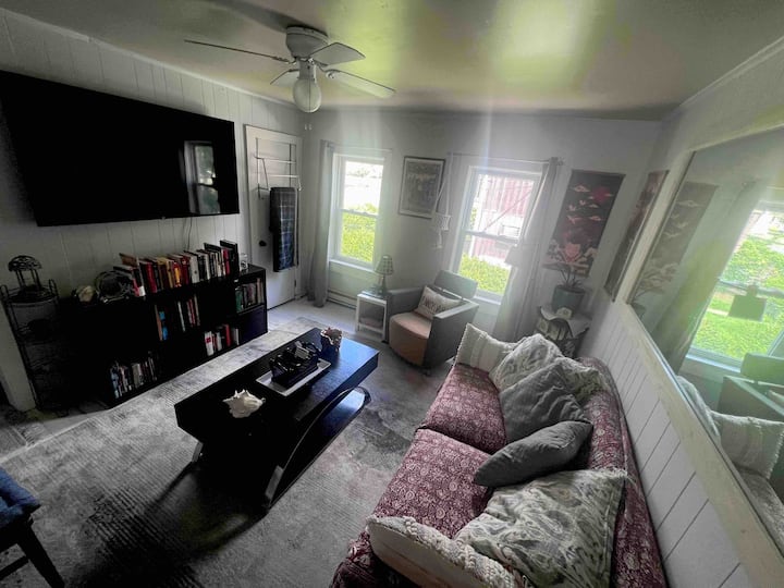 Stylish Upstairs Apartment In East Stroudsburg Pa! - Pocono Laurel Lake, PA