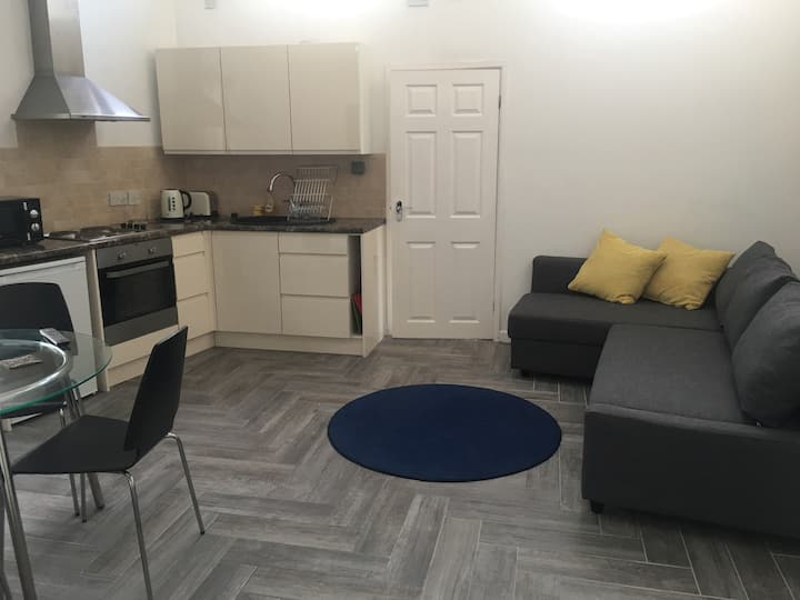 Luxury Self Contained Apartment Private Rear Patio - Lytham St Annes