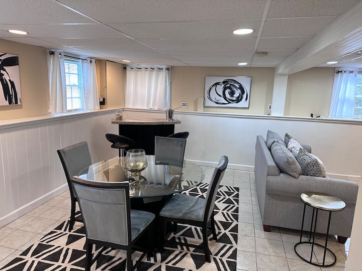 Lovely 2-bedroom Rental Unit With Free Parking - Lynn, MA