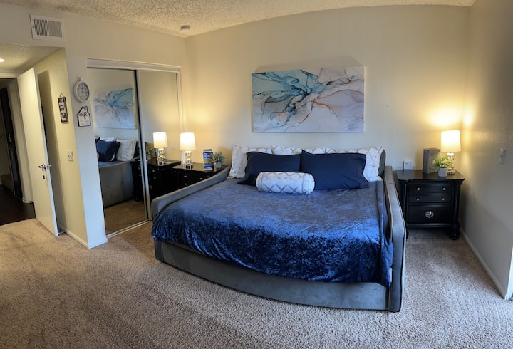 Stylish And Fully Equipped Bedroom /Bathroom - Upland, CA