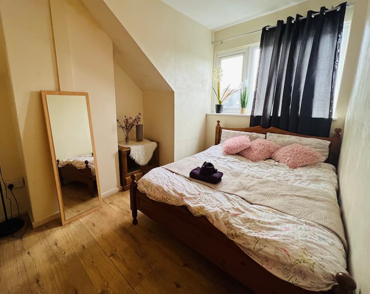 King Size Bedroom 5mins Drive To Leeds City Centre - リーズ