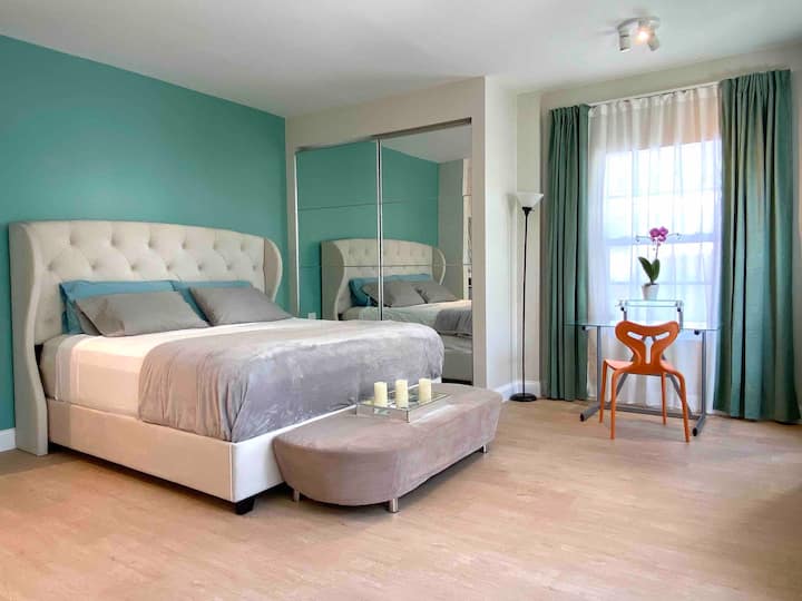 New! 5🌟apt W King Bed! Best Location @ South Beach - South Beach, FL