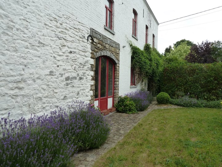 Fermette Familiale Rustique Old Style Cottage. - Gembloux