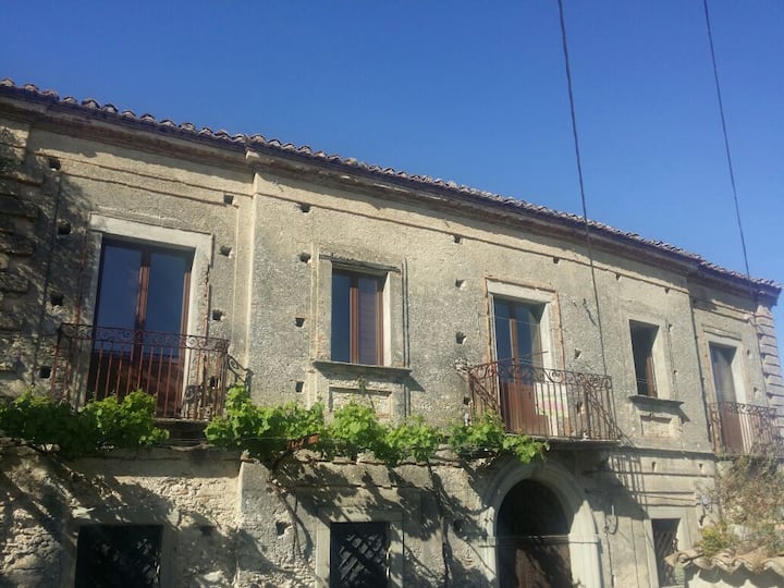 Casa Donna Angela A Gerace Borgo - Locri