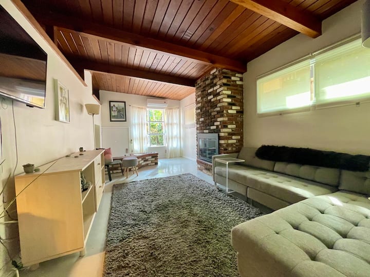 Laurel Canyon Historic Hollywood Hills Bungalow - Valley Village - Los Angeles