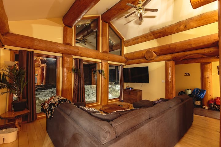 Sproule Creek Chalet - Custom Timber Frame Home With Hot Tub - Nelson