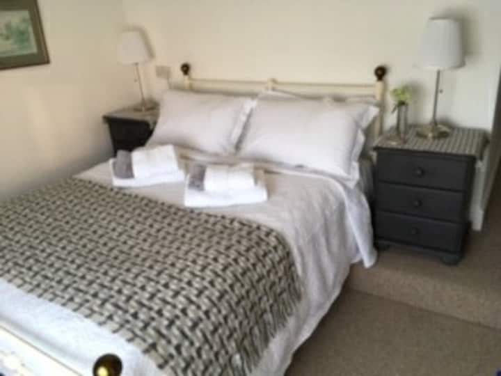 Very Comfortable Ensuite With Private Sitting Room - Wareham