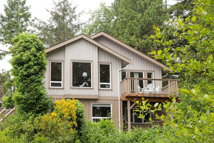 Stylish  Water Front Accommodation Innlet House. - Tofino