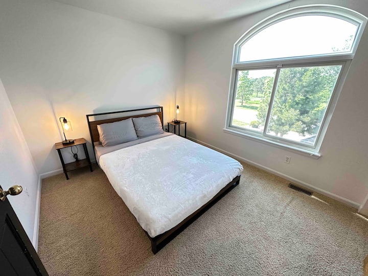 6a Queen Bedroom Near St.anthony - Thornton, CO