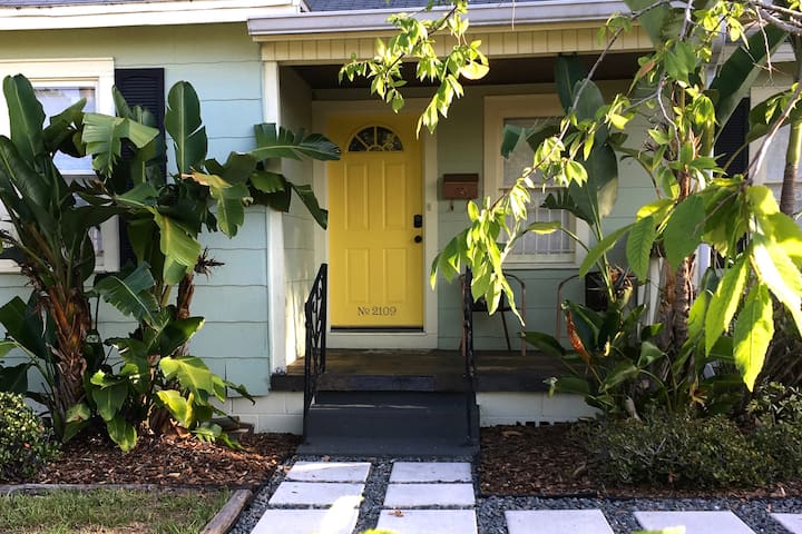 The Lemon House Near Downtown Tampa - Busch Gardens Tampa Bay