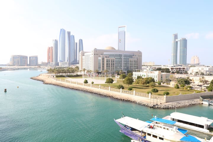 Sea View En-suite Master Bedroom With Amazing View - Abu Dhabi