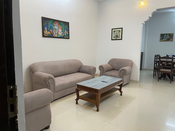 Leela Home Stay - Lotus (2 Bhk Luxury Appartment) - Jabalpur