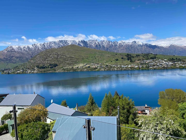 Large 4 Bedroom House With Remarkable Views - Queenstown