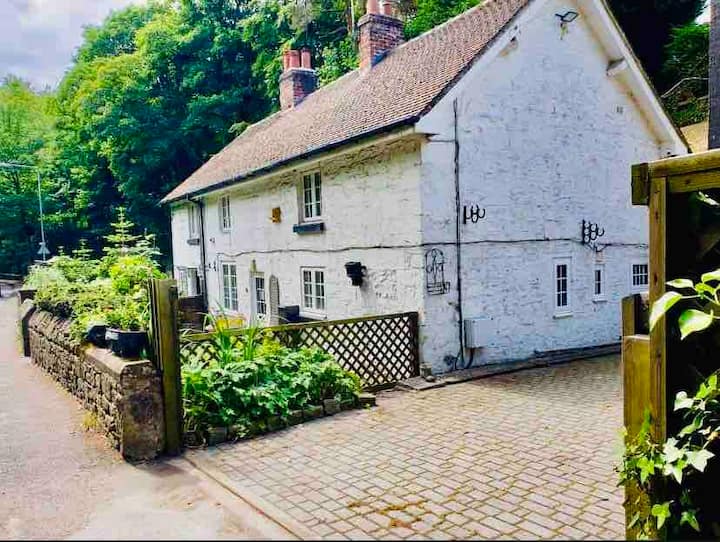 Charming 18th Century Country Cottage, Barnston - Birkenhead