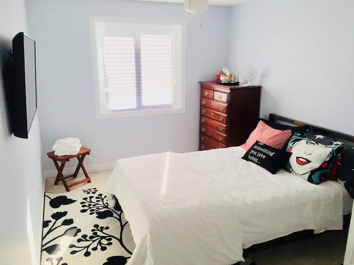 Pretty , Cosy, Bedroom For 1 Or 2 People - Kitchener