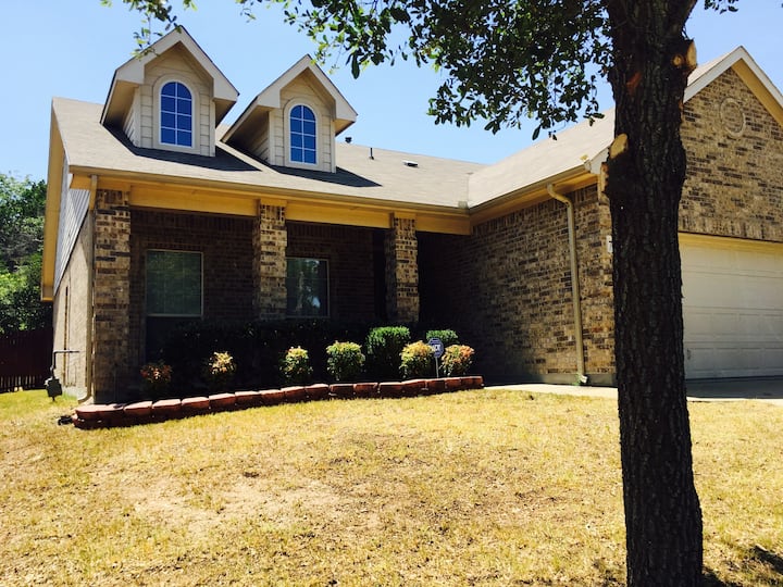 Cozy, Relax And, Charming 3/2 Home - Dallas