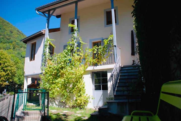House At The Foot Of The Castle, Lake And Beach On Foot. Classification 3 * - Annecy