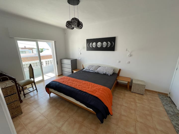 Spacious Villa. Large Rooftop. 4 Bedroom Sleeps 8 - Portimão