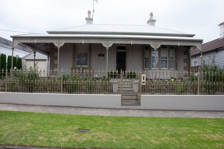 Central - Private Accommodation - Henna St - Warrnambool