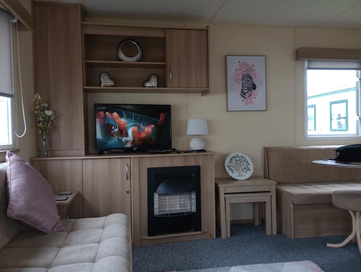 A22 Is A 3 Bedroom 8 Berth Caravan With Decking - Towyn