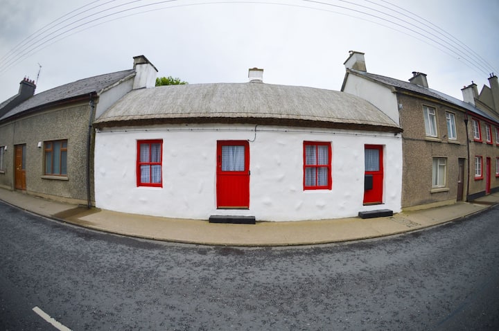 Thatched Cottage In Carndonagh Town Centre - Buncrana
