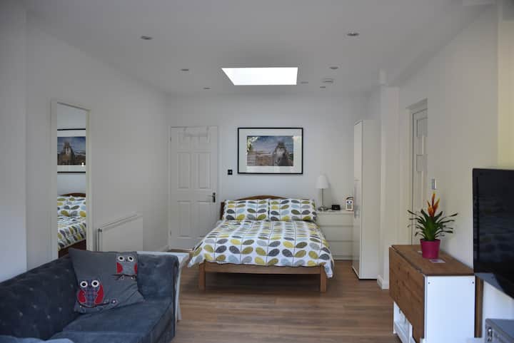 Self-contained Modern Studio Apartment In Twyford - 헨리온템스