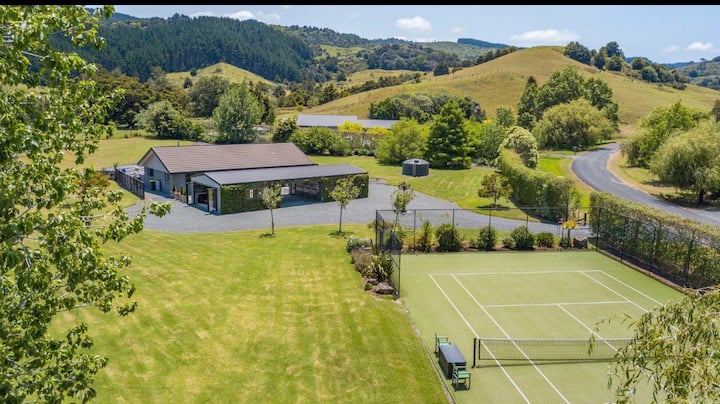 Entertainer’s Paradise With Tennis Court - Warkworth
