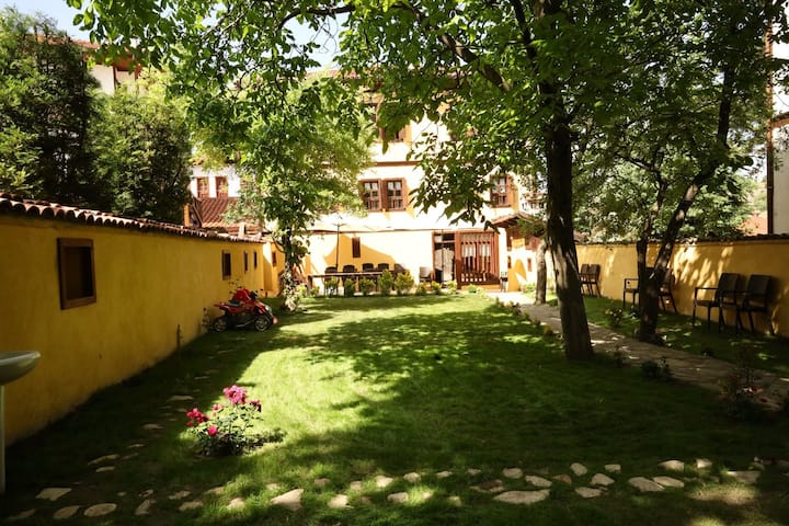 Sari Konak Otel  Garden (Built 1871) Mistic Rooms - Karabük