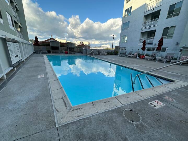 (New Listing) High Rise Studio W/balcony And View - Alhambra