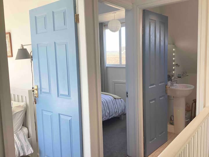 Private Attic Rooms With Own Shower Room. - Ilkley
