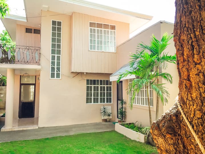 2 Bedroom House In Central Laoag With Big Garden - Laoag City