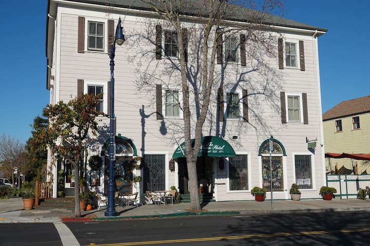 Historical Bed And Breakfast - Benicia, CA