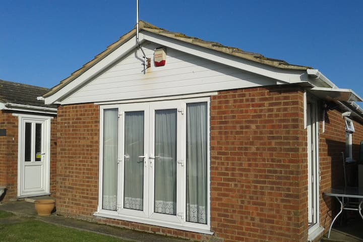 Little Brick Built Chalet With Modern Cons - Isle of Sheppey