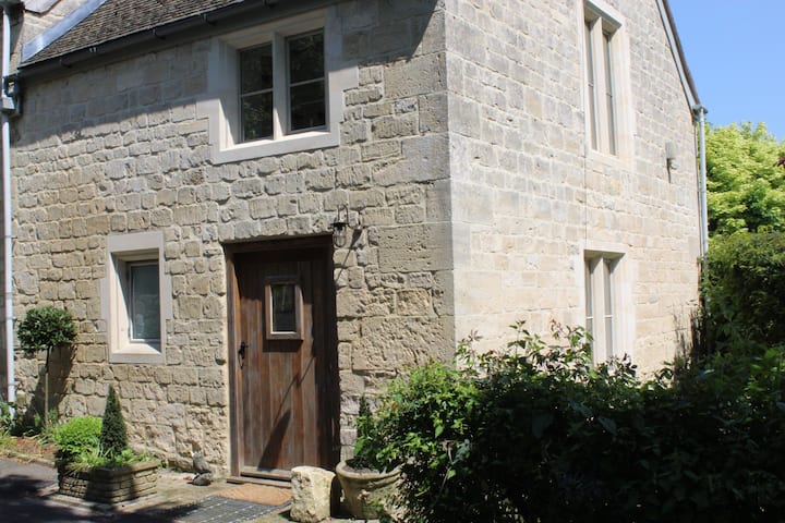 Beautiful Cotswold Farm Cottage - Quiet, Views. - コッツウォルズ