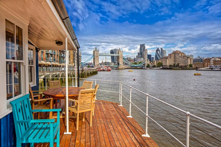 Tower Bridge 5* Houseboat: London's Best View - London, UK