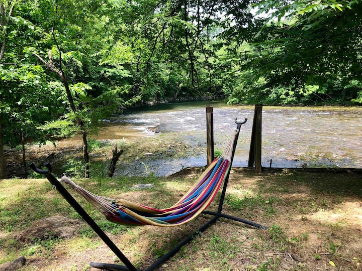 Rustic Relaxation On The Little River In Smokies! - Townsend, TN