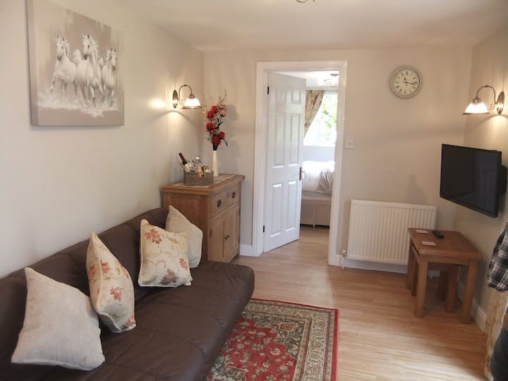 Cottage 5 , 1 Bed With Enclosed Patio - Marlow